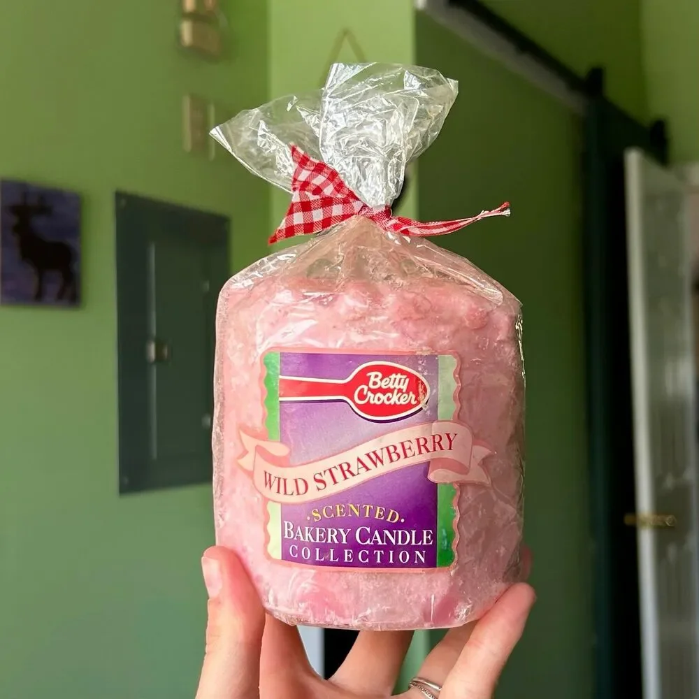 Vintage Candle by Betty Crocker Bakery Candle Collection - Wild Strawberry Scent
